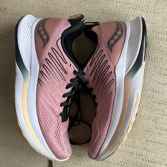 Light pink Saucony ladies shoes. Some wear but lots of life left in them. - Picture 3 of 7